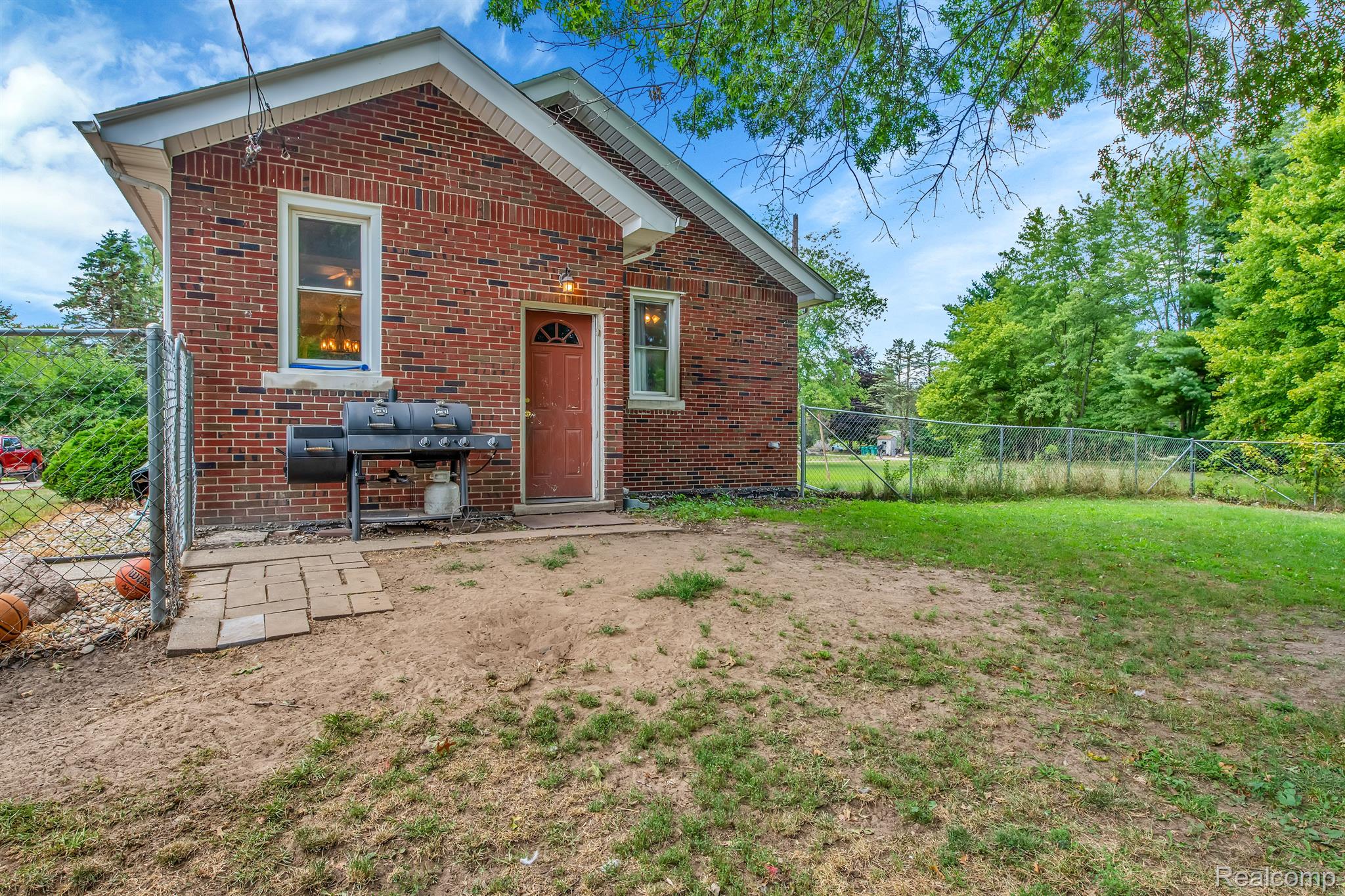 21875 Dickinson Road New Boston, MI 48164 - Photo 34 of 36 Gallery Image 34