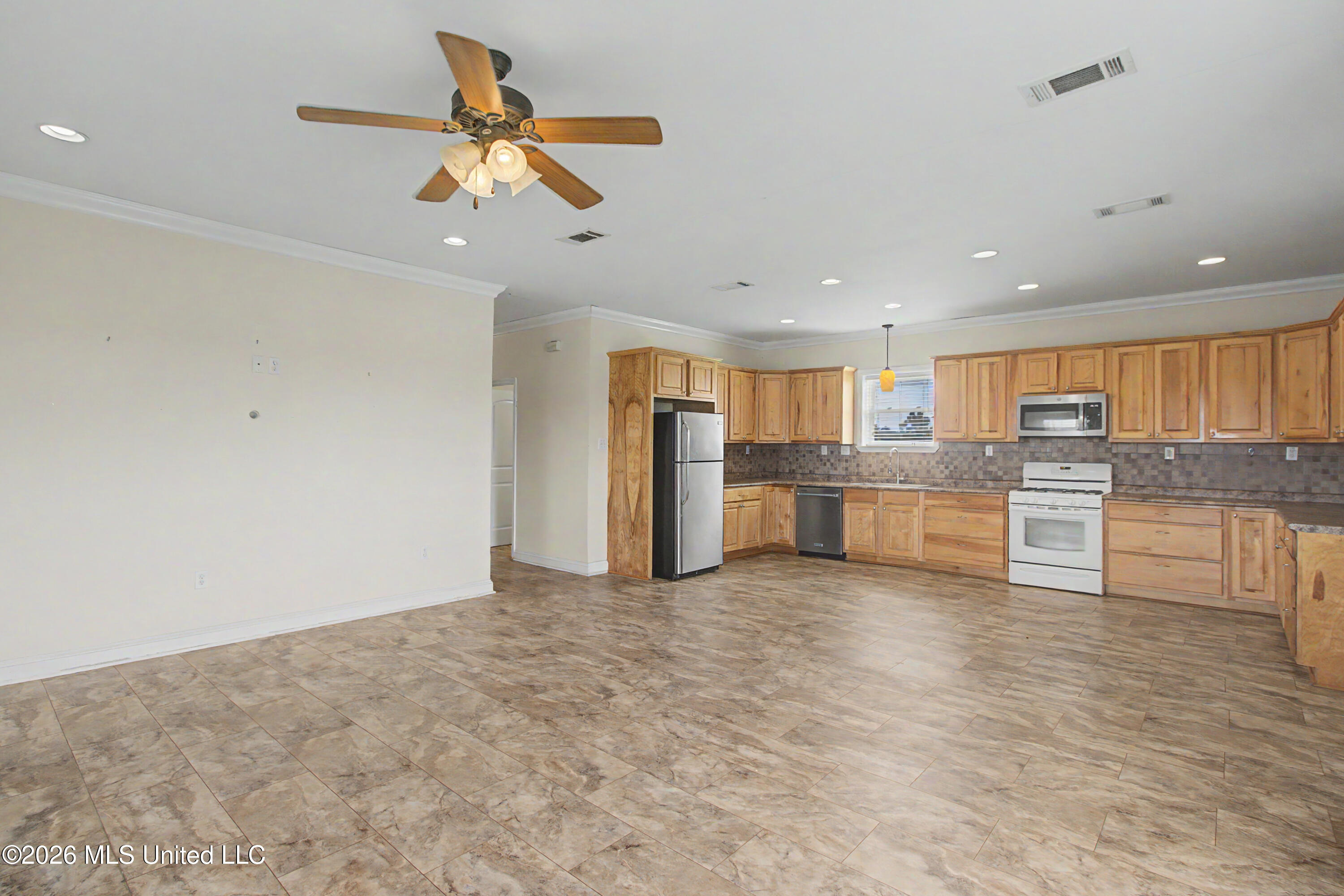 10100 West Park Road Bay St. Louis, MS 39520 - Photo 8 of 23 IMG_1977