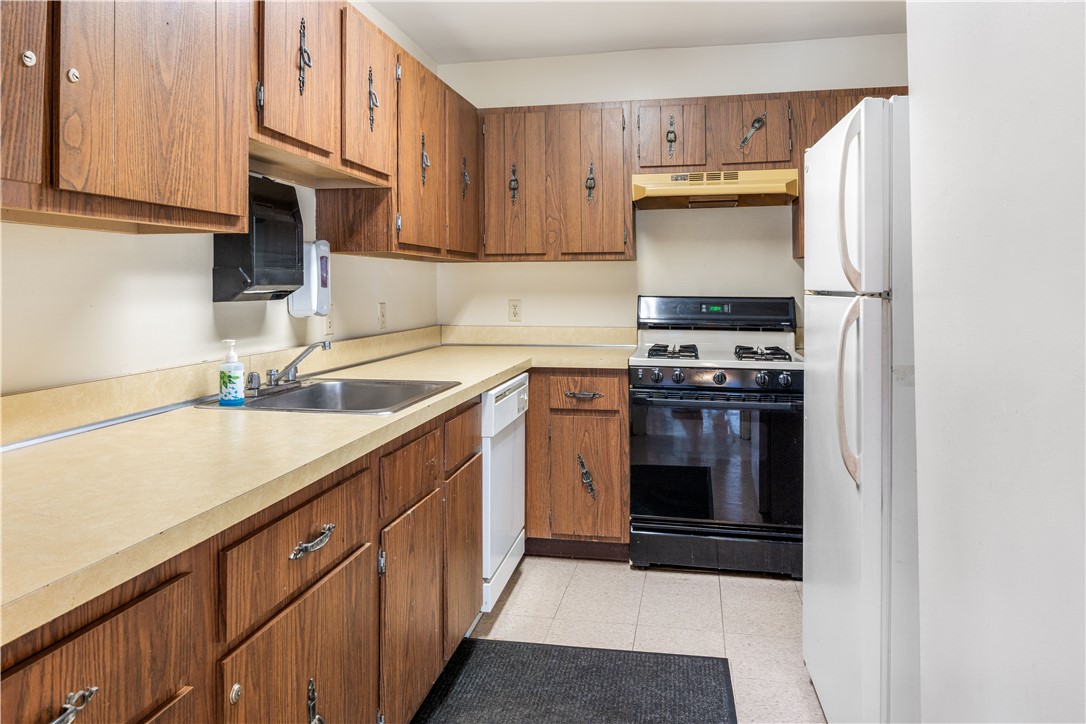 752 Quaker Lane, Unit A314 Warwick, RI 02818 - Photo 21 of 23 Club House