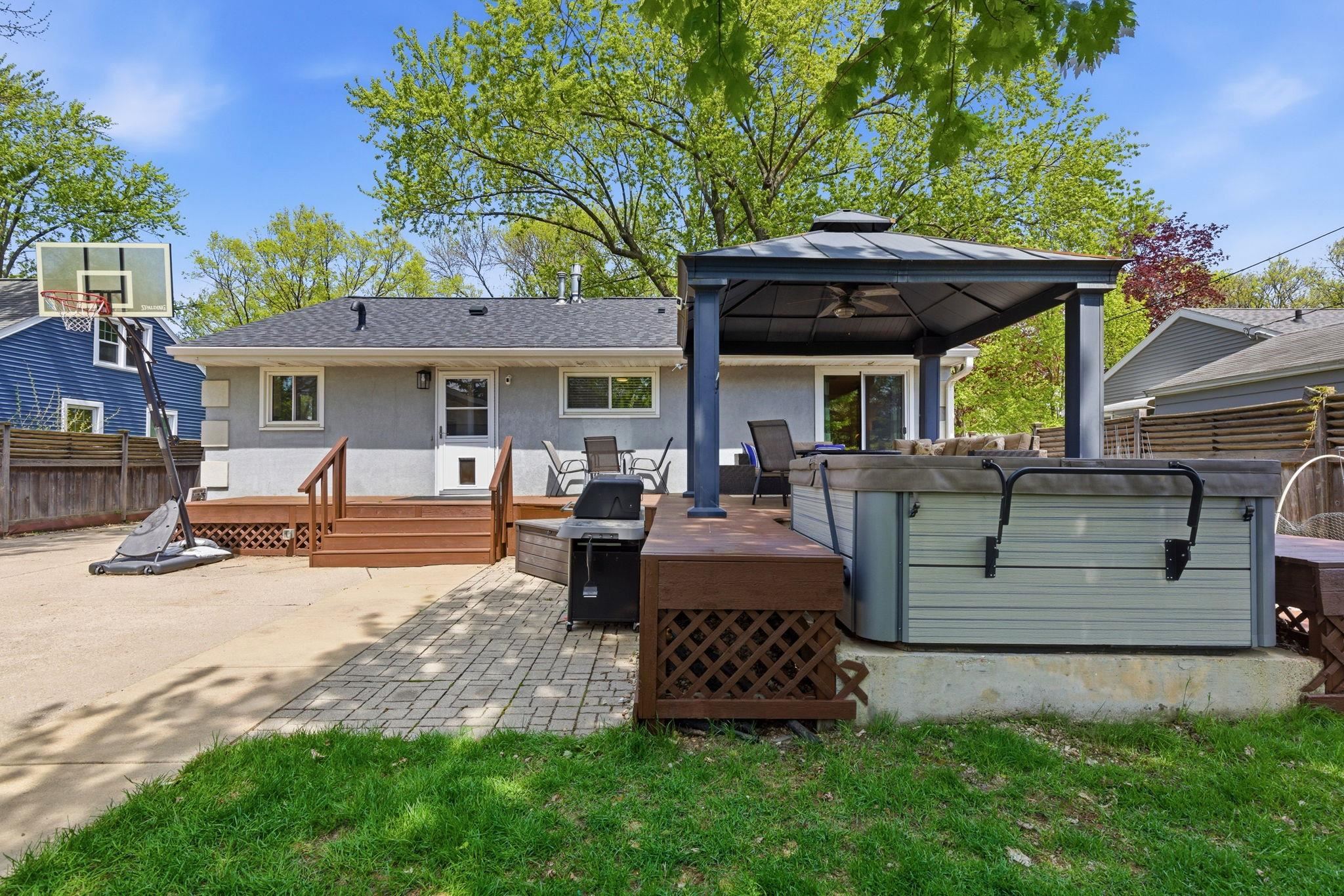1821 Manley Street Madison, WI 53704 - Photo 35 of 48