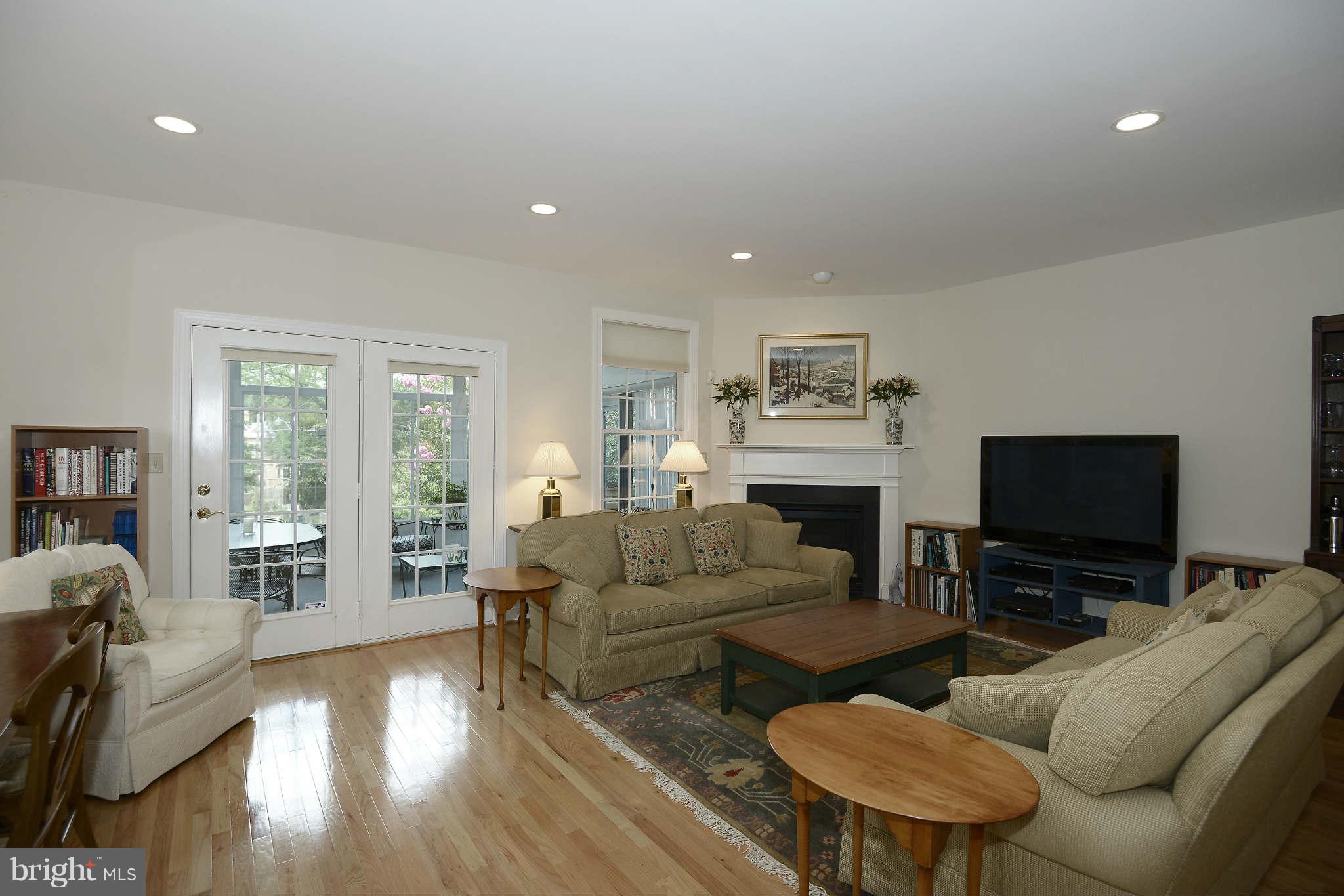 3825 Fulton Street Northwest Washington, DC 20007 - Photo 11 of 29 Interior (General)