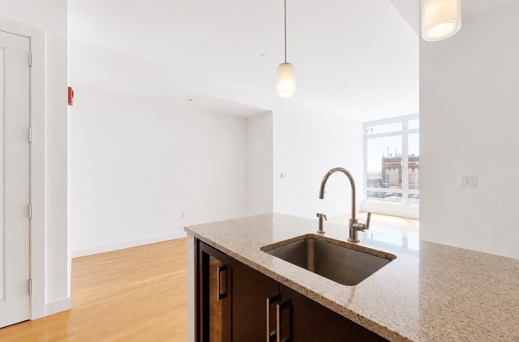 400 Stuart Street, Unit 18G Boston, MA 02116 - Photo 8 of 20 a kitchen with a sink and cabinets