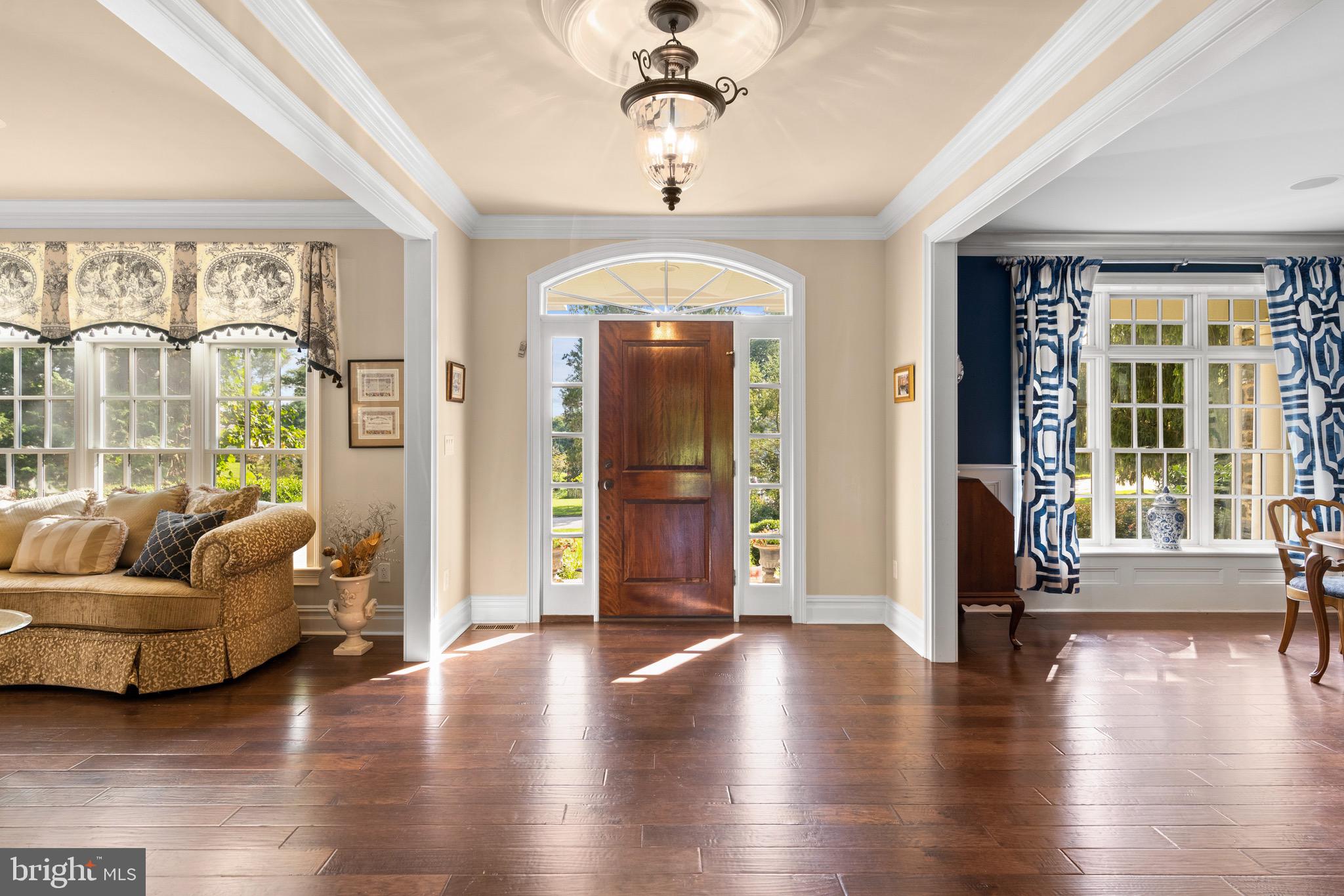 19 Fairway Road Paoli, PA 19301 - Photo 4 of 51 Foyer with Arched window