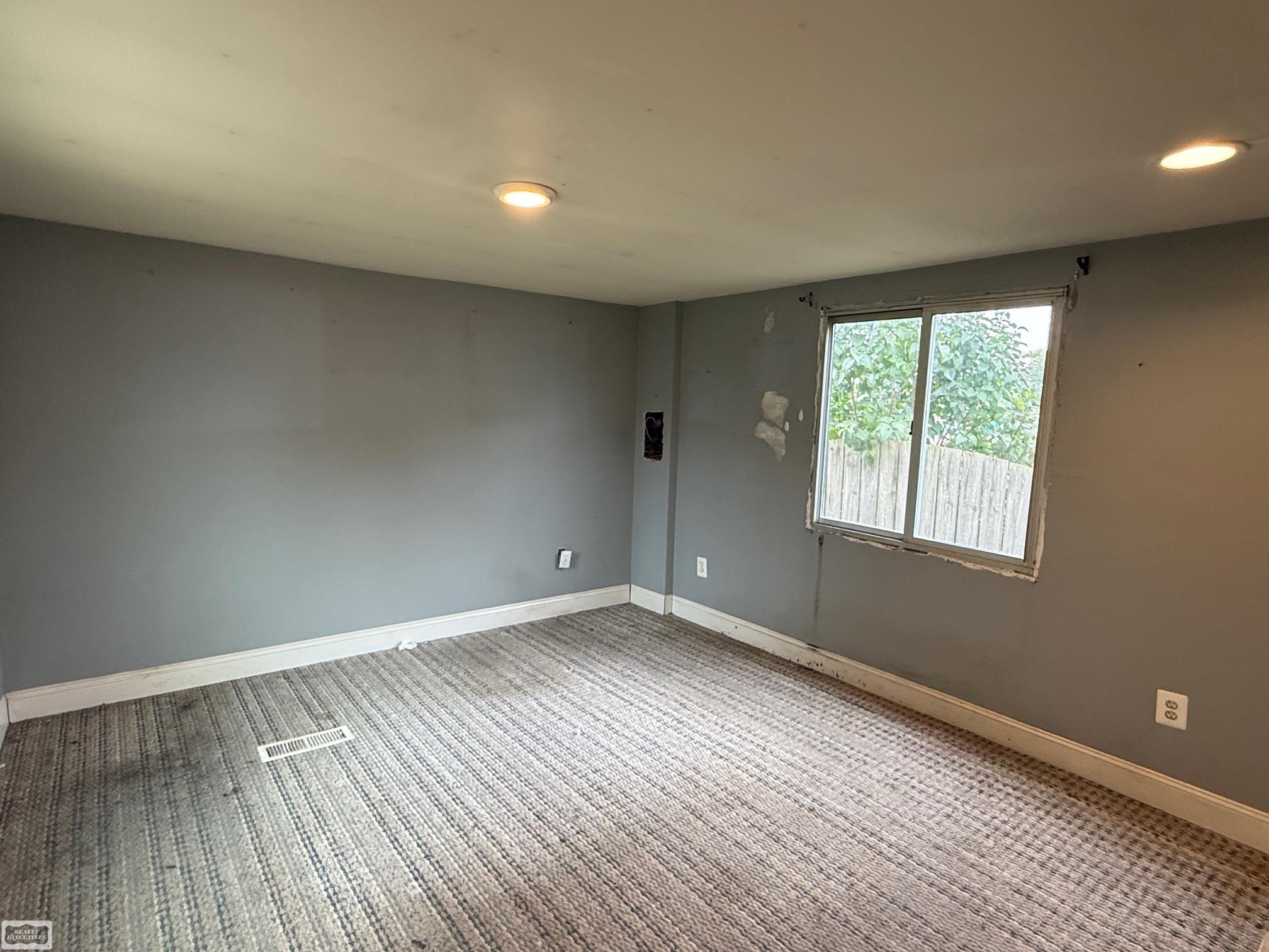 7323 Bealane Road Algonac, MI 48001 - Photo 6 of 19 50224099-290a4b0e-8326-4da1-a7c8-7b480acb66bf.JPG