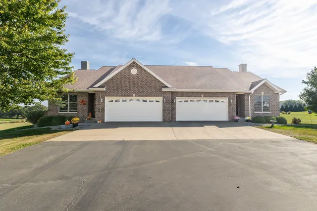 $304,000 | 12168 Tama Run Lane, Darlington, WI 53530