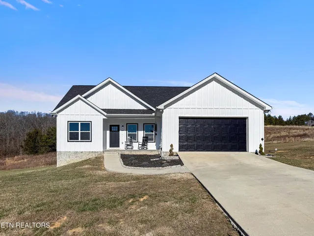 $499,900 | 813 Clear Sail Way, Dandridge, TN 37725