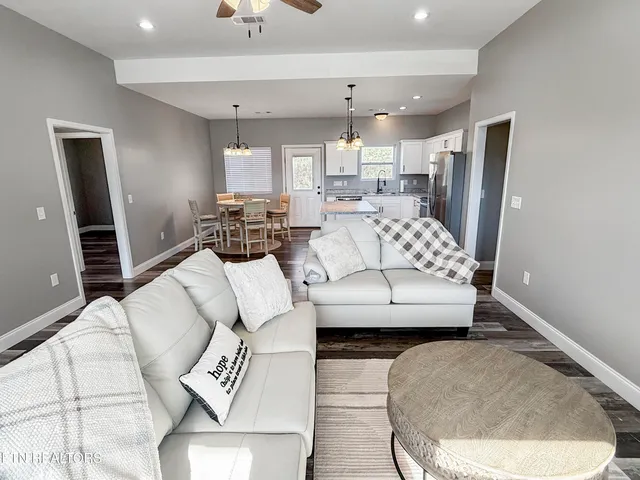 $499,900 | 813 Clear Sail Way, Dandridge, TN 37725