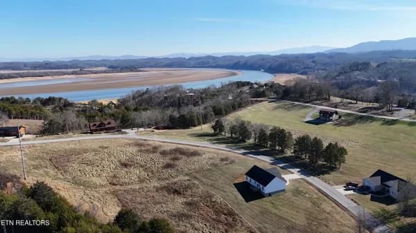 $499,900 | 813 Clear Sail Way, Dandridge, TN 37725