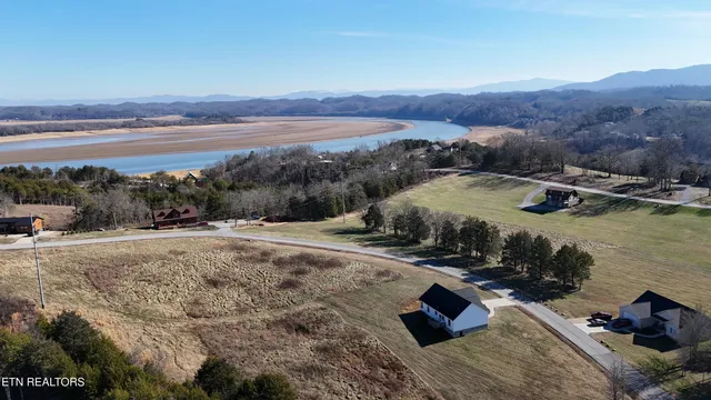 $499,900 | 813 Clear Sail Way, Dandridge, TN 37725