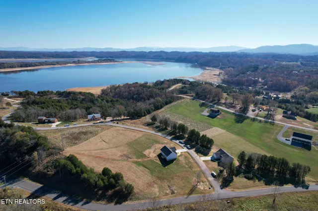 $499,900 | 813 Clear Sail Way, Dandridge, TN 37725