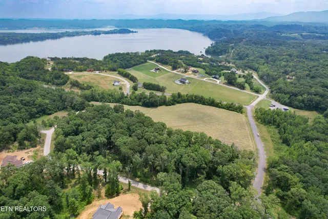 $499,900 | 813 Clear Sail Way, Dandridge, TN 37725