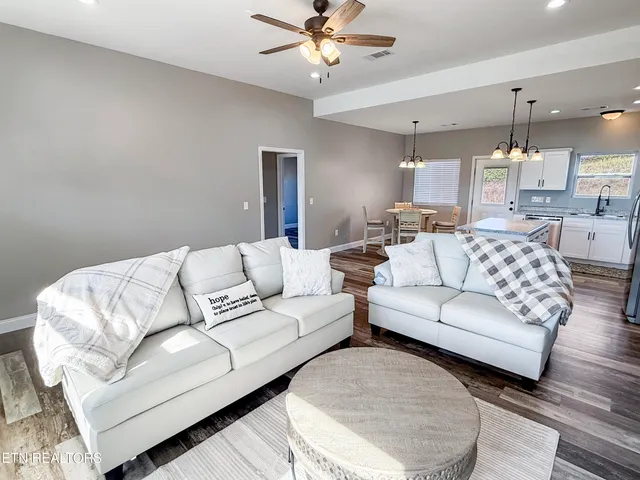 $499,900 | 813 Clear Sail Way, Dandridge, TN 37725