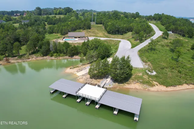 $499,900 | 813 Clear Sail Way, Dandridge, TN 37725