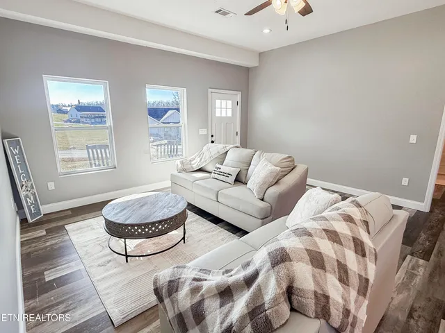 $499,900 | 813 Clear Sail Way, Dandridge, TN 37725