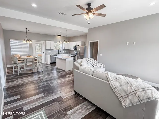 $499,900 | 813 Clear Sail Way, Dandridge, TN 37725