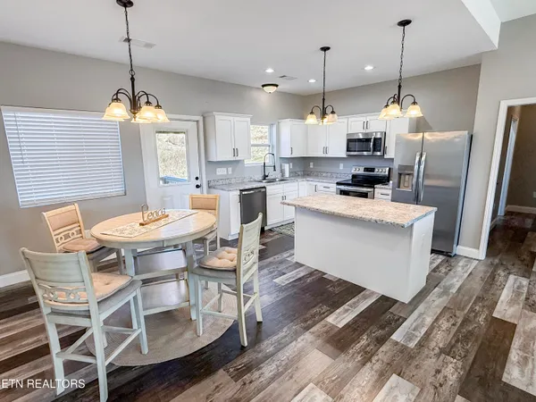 $499,900 | 813 Clear Sail Way, Dandridge, TN 37725