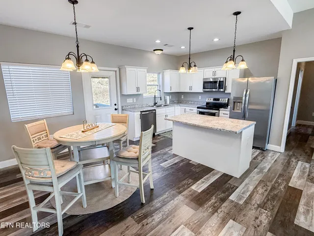 $499,900 | 813 Clear Sail Way, Dandridge, TN 37725