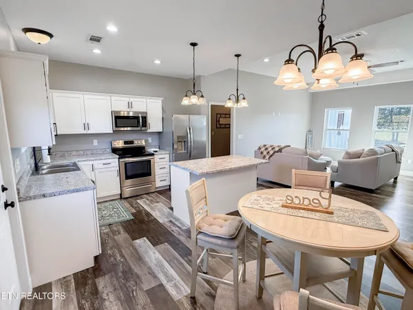 $499,900 | 813 Clear Sail Way, Dandridge, TN 37725
