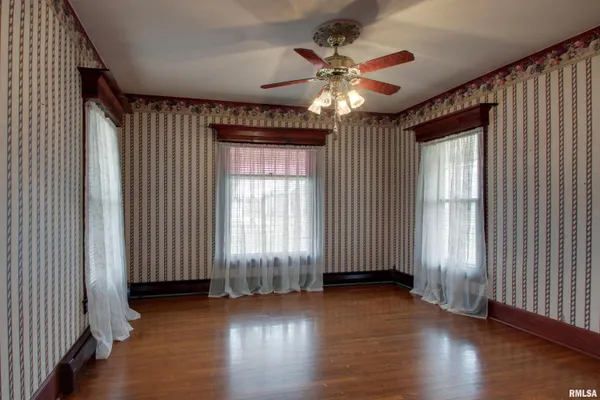 $265,000 | 309 West Edwards Street, Payson, IL 62360