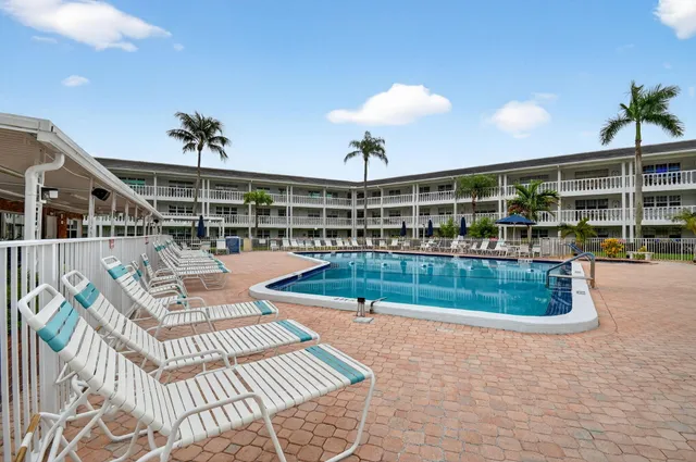 a view of a swimming pool with seating space