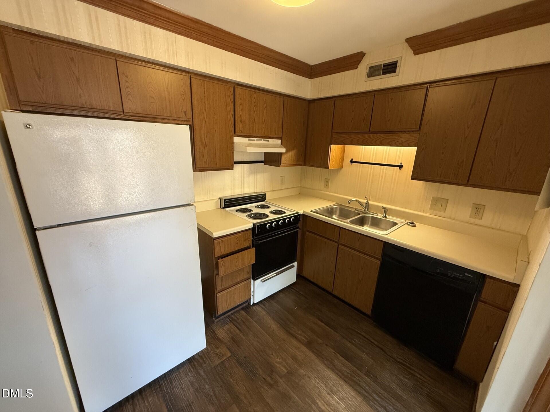 3603 Helix Court, Unit 101 Raleigh, NC 27606 - Photo 4 of 11 df0c5f4f-5b25-408e-be19-f1b76bd5d5a6