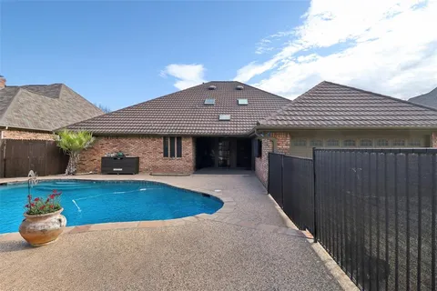 a view of a house with swimming pool and sitting area