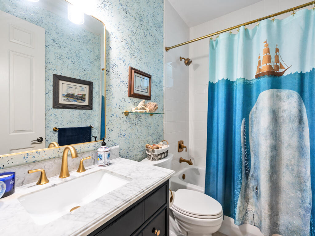 178 Tahiti Road Marco Island, FL 34145 - Photo 19 of 40 178-tahiti-rd-marco-island-fl-34145-bath