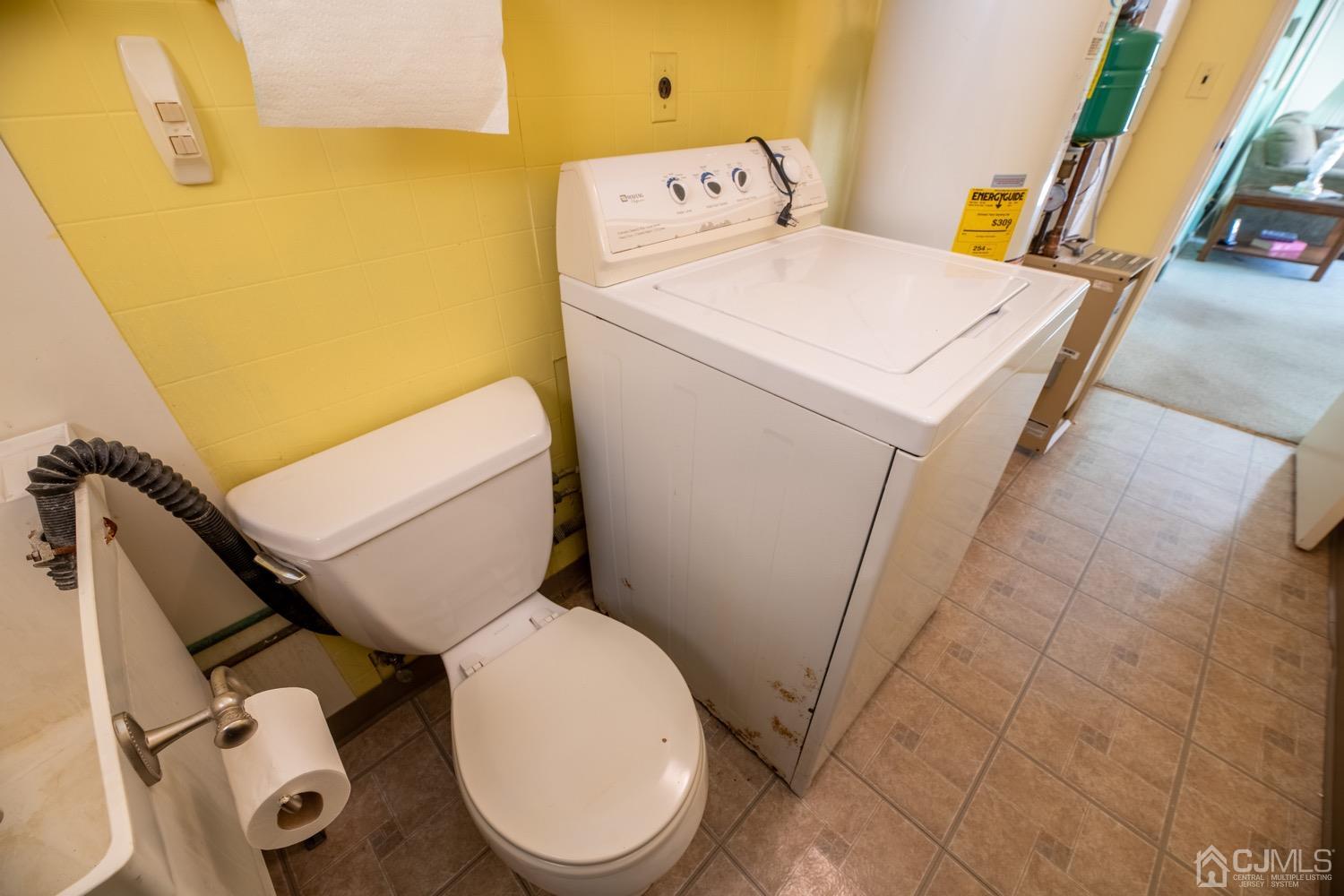 7 Sims Road Edison, NJ 08817 - Photo 27 of 54 a utility room with dryer and washer