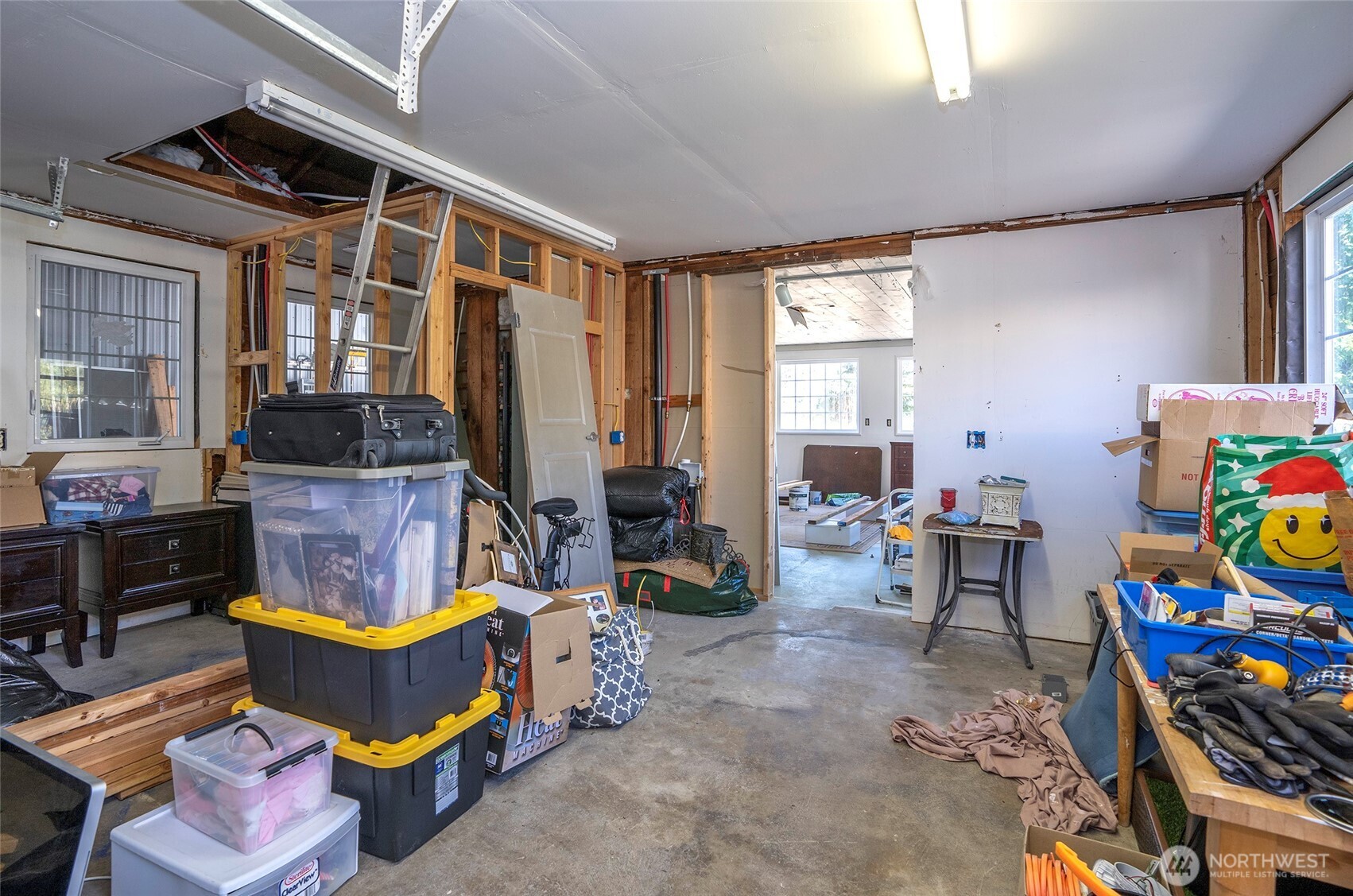 4712 Brookdale Road East Tacoma, WA 98446 - Photo 33 of 40 a room with lots of furniture and couch