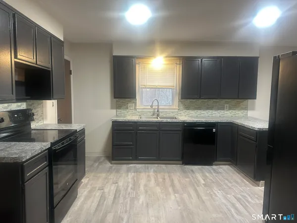 $2,100 | 220 French Street, Unit 1, Watertown, CT 06795