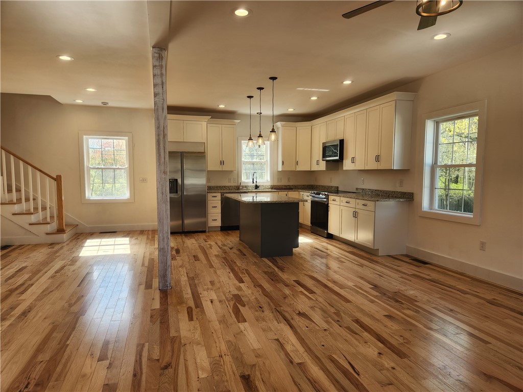 1284 Boston Neck Road Saunderstown, RI 02874 - Photo 5 of 24