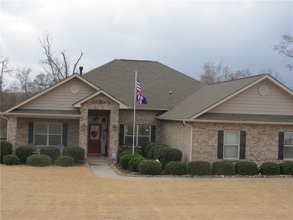Gorgeous curb appeal!