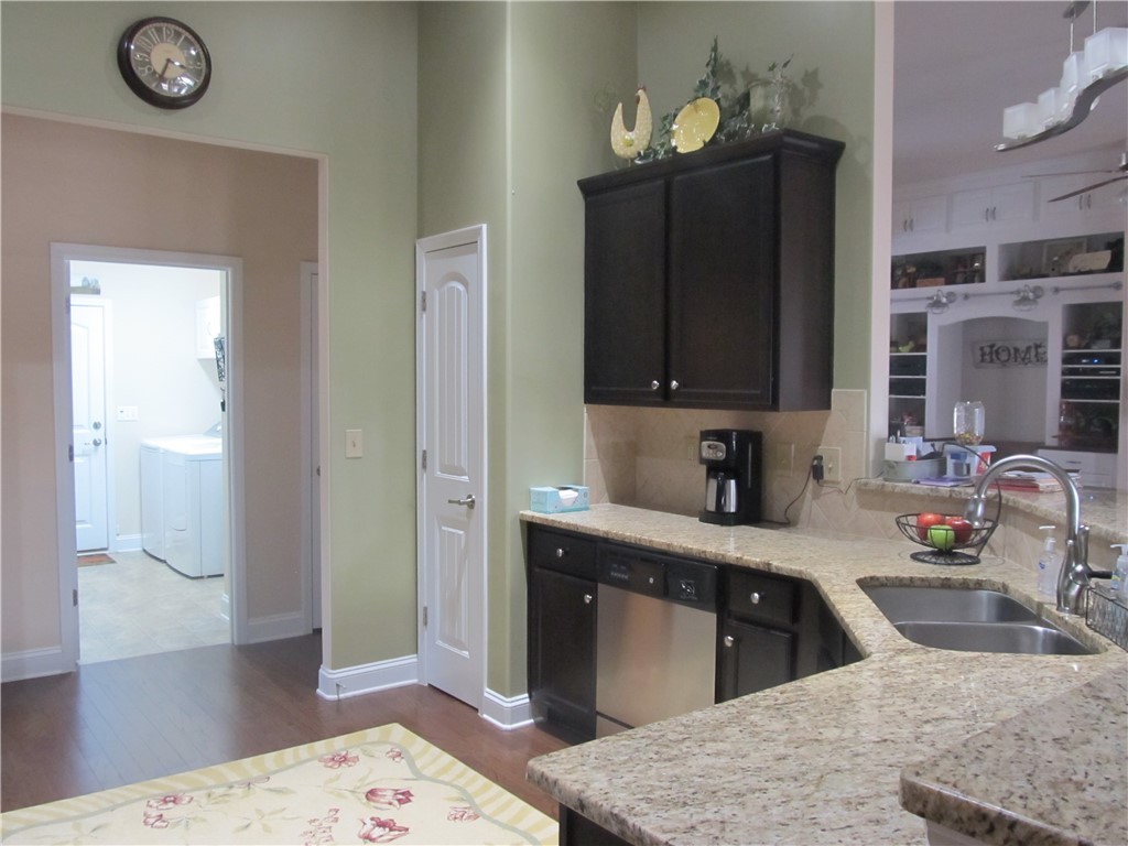 117 Baybrooke Lane Anderson, SC 29621 - Photo 15 of 43 More counter space that you will ever need!