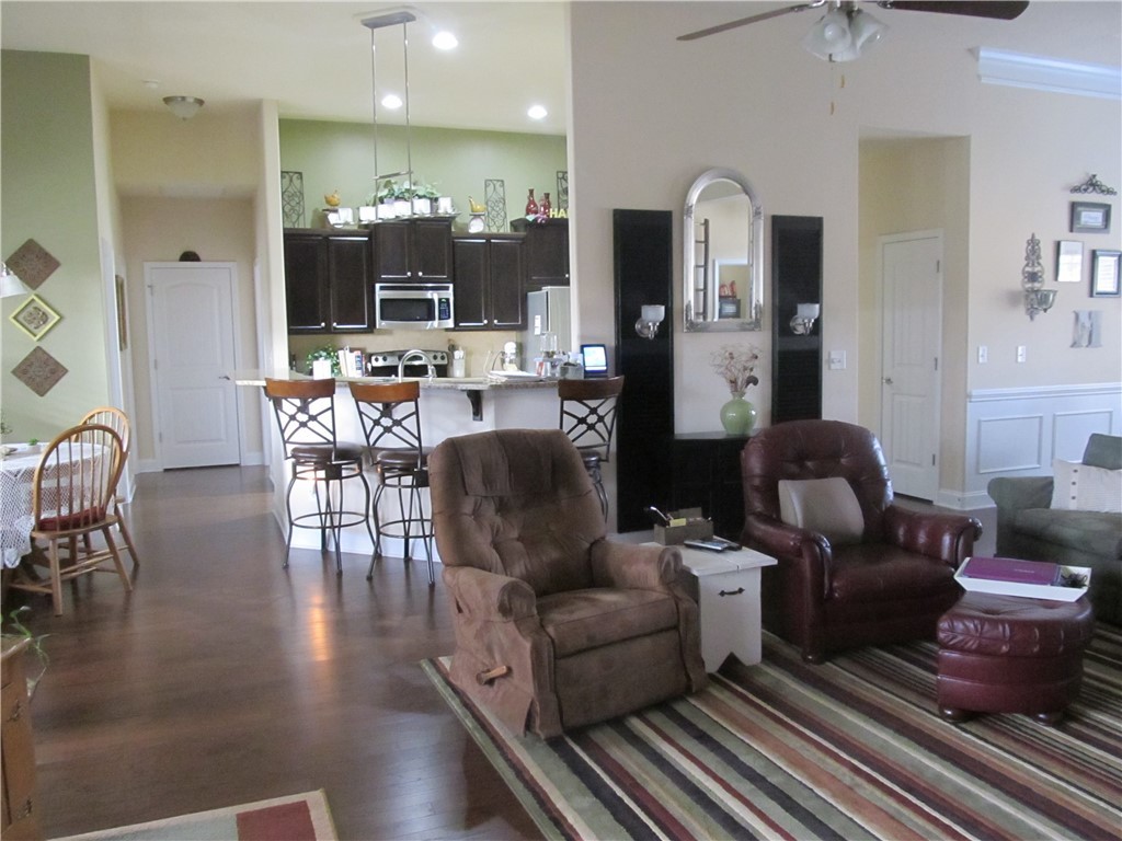 117 Baybrooke Lane Anderson, SC 29621 - Photo 18 of 43 Large open rooms great for entertaining!