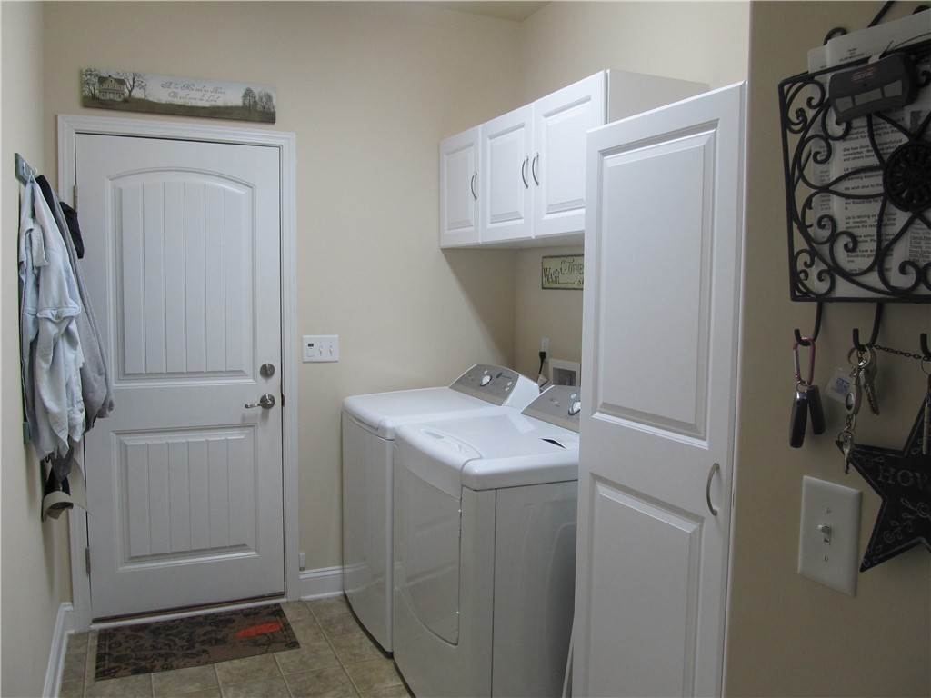 117 Baybrooke Lane Anderson, SC 29621 - Photo 19 of 43 Nice sized laundry room leads out to the 3 car gar