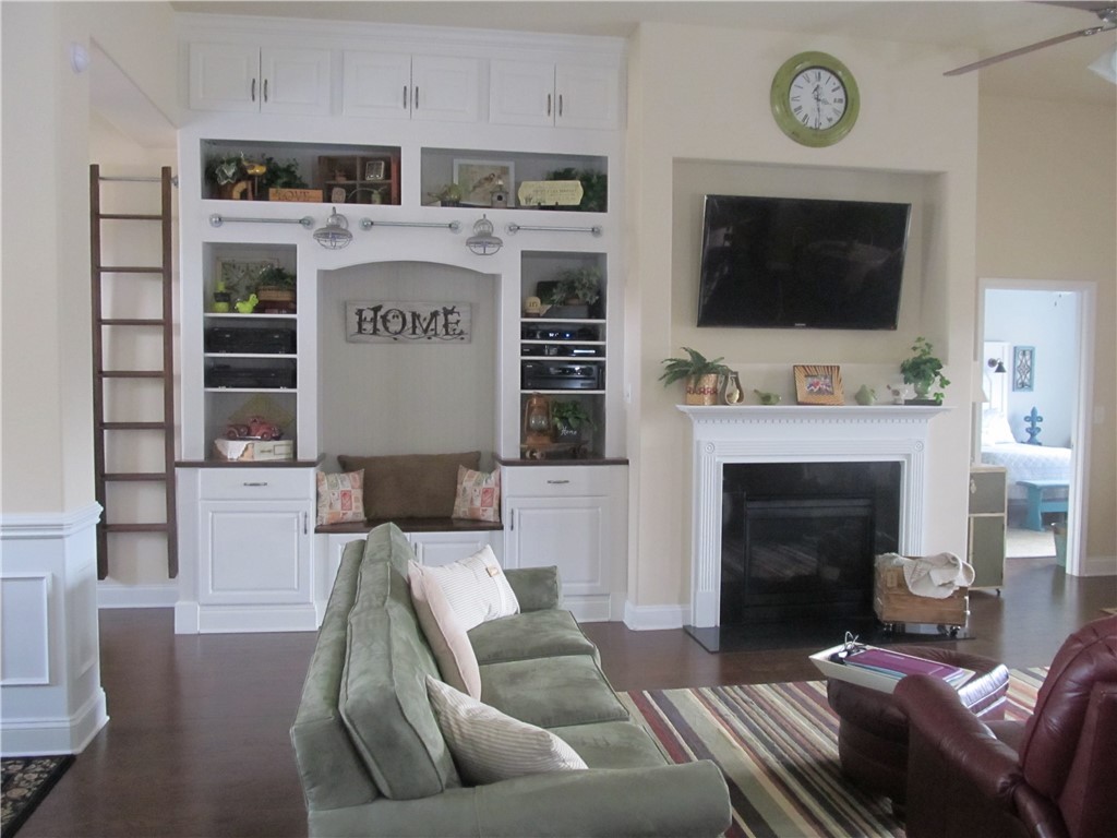 117 Baybrooke Lane Anderson, SC 29621 - Photo 5 of 43 Gorgeous, quality built bookshelf with lots of sto