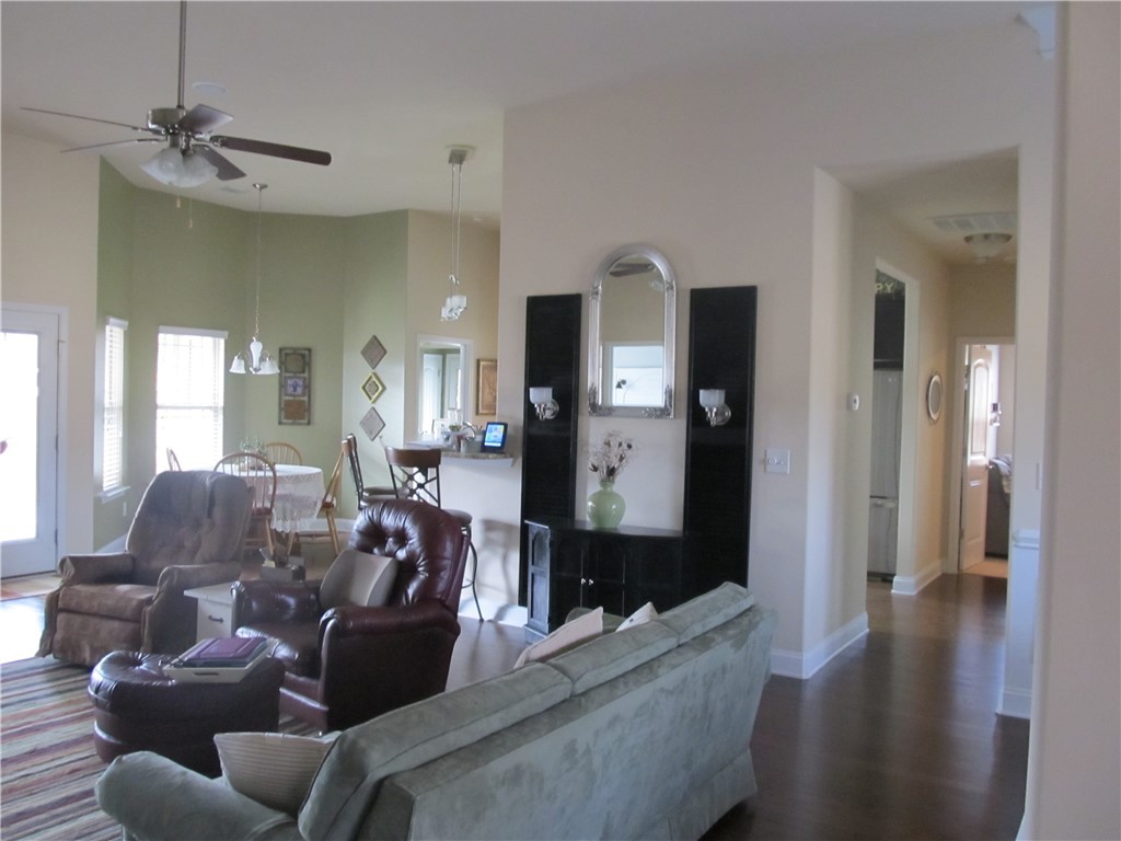 117 Baybrooke Lane Anderson, SC 29621 - Photo 6 of 43 Large family room with super high ceilings.