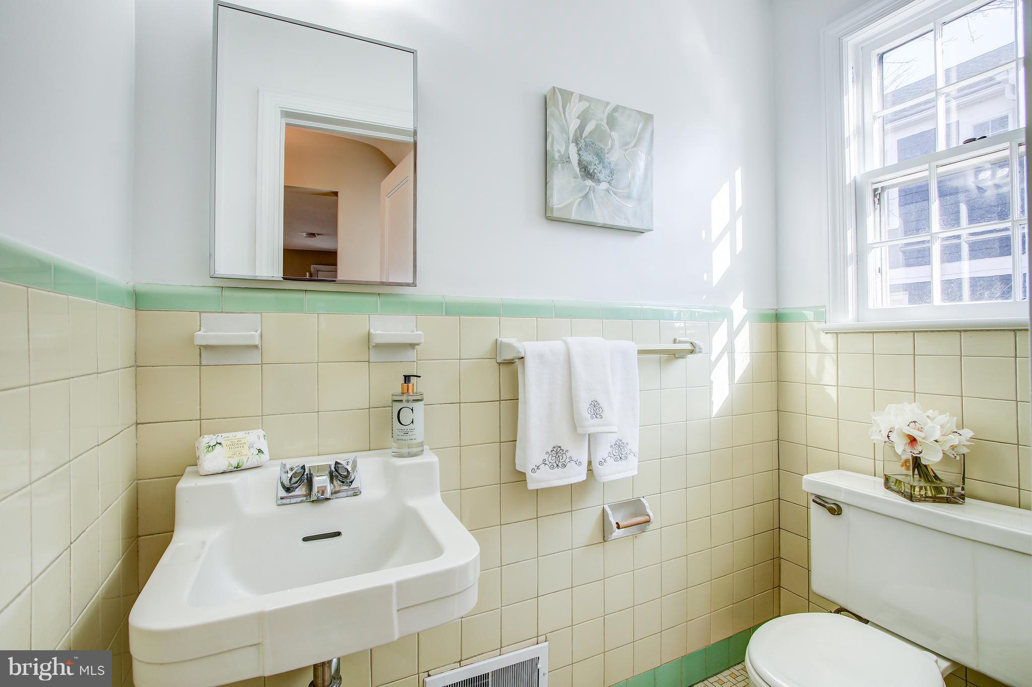 9521 Biltmore Drive Silver Spring, MD 20901 - Photo 11 of 28 Main Level Powder Room
