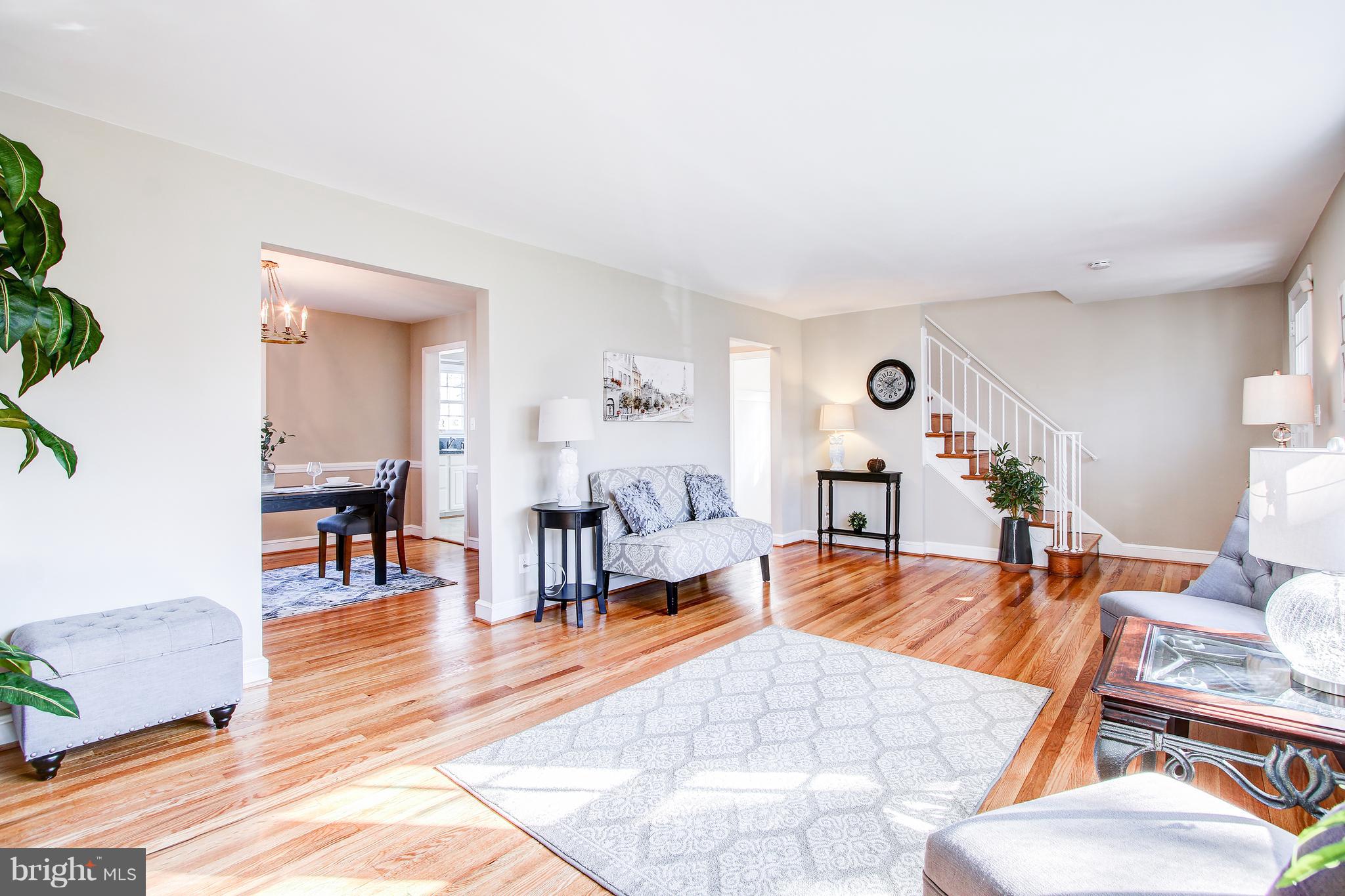 9521 Biltmore Drive Silver Spring, MD 20901 - Photo 5 of 28 Sunny Living Room