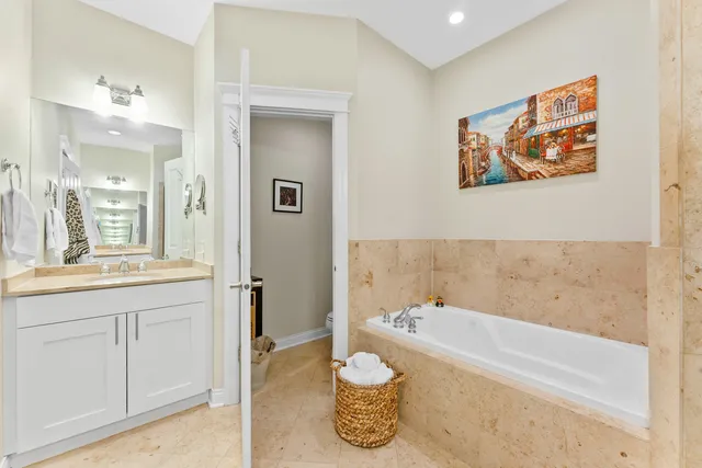 $3,950 | 3056 North Clybourn Avenue, Unit 1N, Chicago, IL 60618