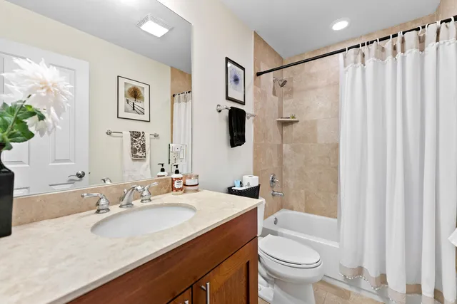 $3,950 | 3056 North Clybourn Avenue, Unit 1N, Chicago, IL 60618