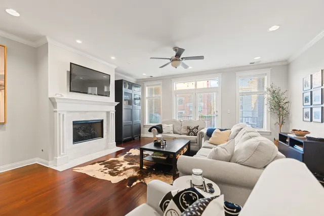 $3,950 | 3056 North Clybourn Avenue, Unit 1N, Chicago, IL 60618