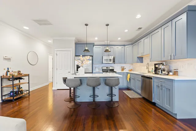 $3,950 | 3056 North Clybourn Avenue, Unit 1N, Chicago, IL 60618