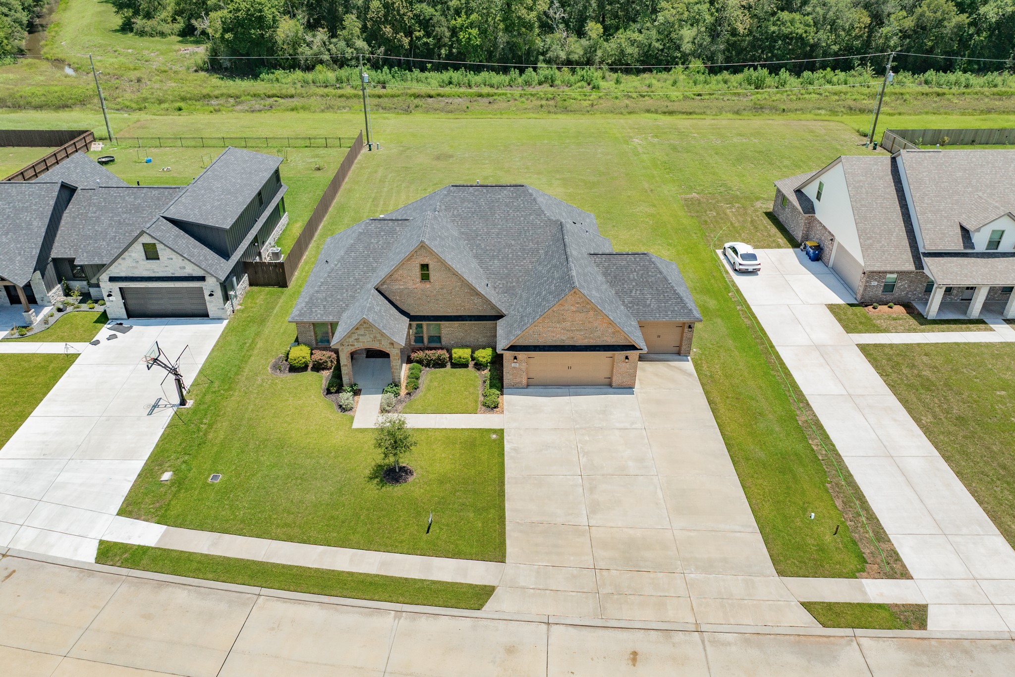 838 Oak Ridge Drive Angleton, TX 77515 - Photo 5 of 45