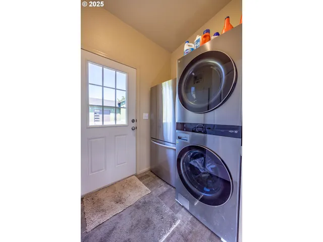 a view of a bedroom with washer and dryer
