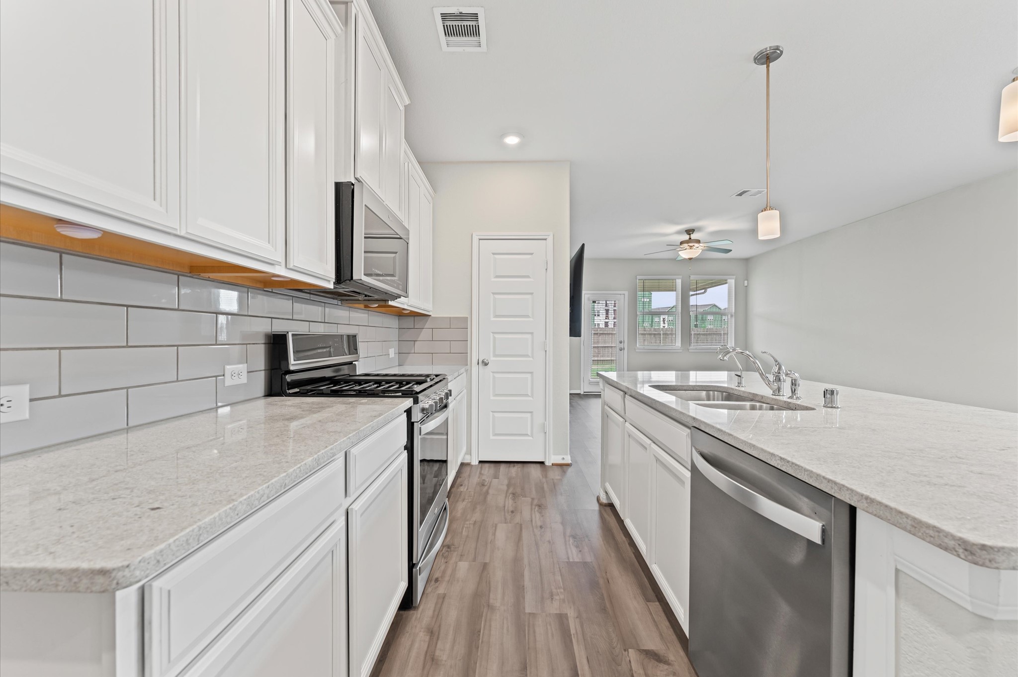 5602 Giving Grace Way Houston, TX 77048 - Photo 7 of 26