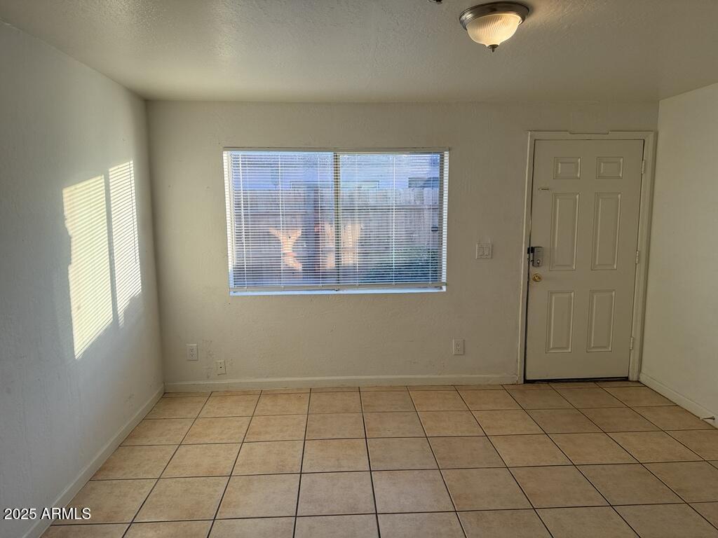 4829 North 37th Avenue, Unit 1 Phoenix, AZ 85019 - Photo 4 of 10