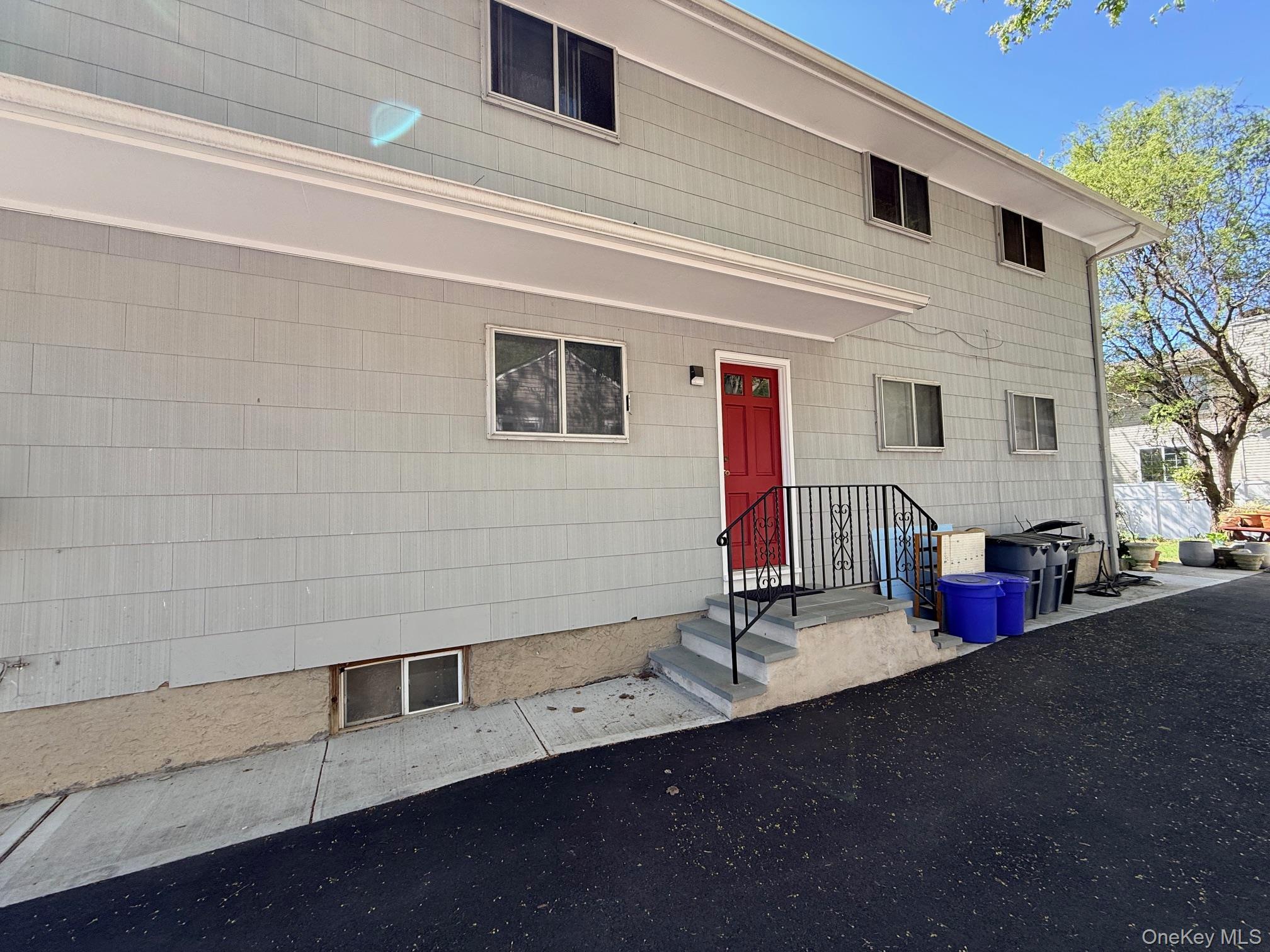 95 Graywood Road, Unit 2 Port Washington, NY 11050 - Photo 2 of 12 Upstairs entrance