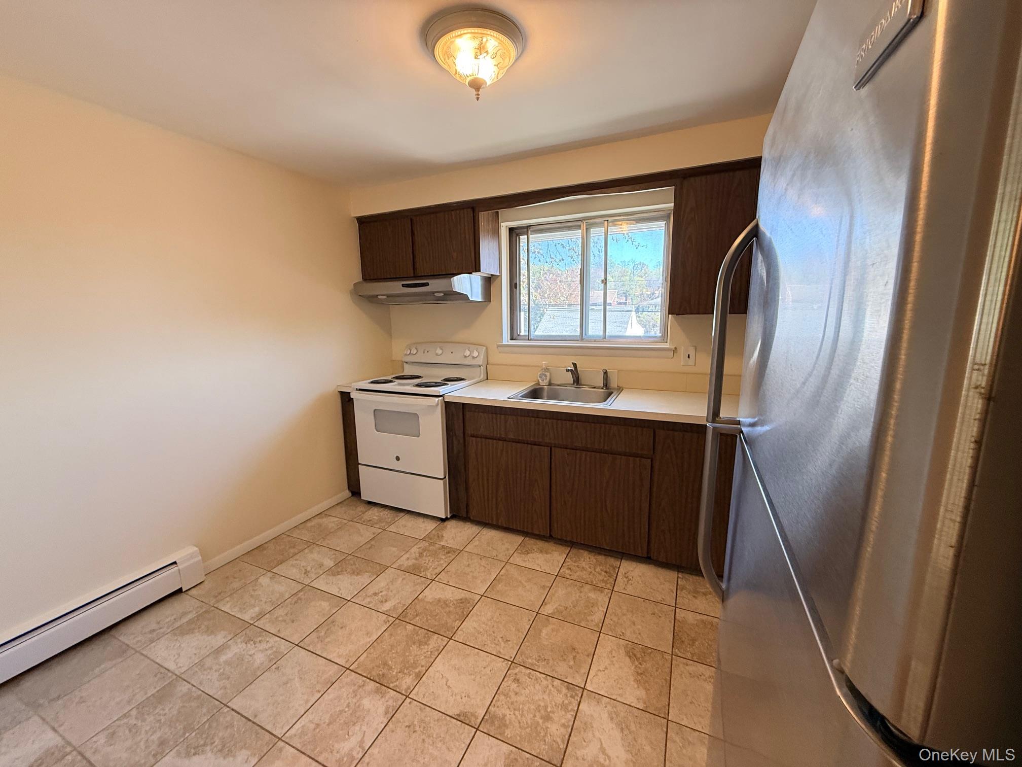 95 Graywood Road, Unit 2 Port Washington, NY 11050 - Photo 5 of 12 Kitchen