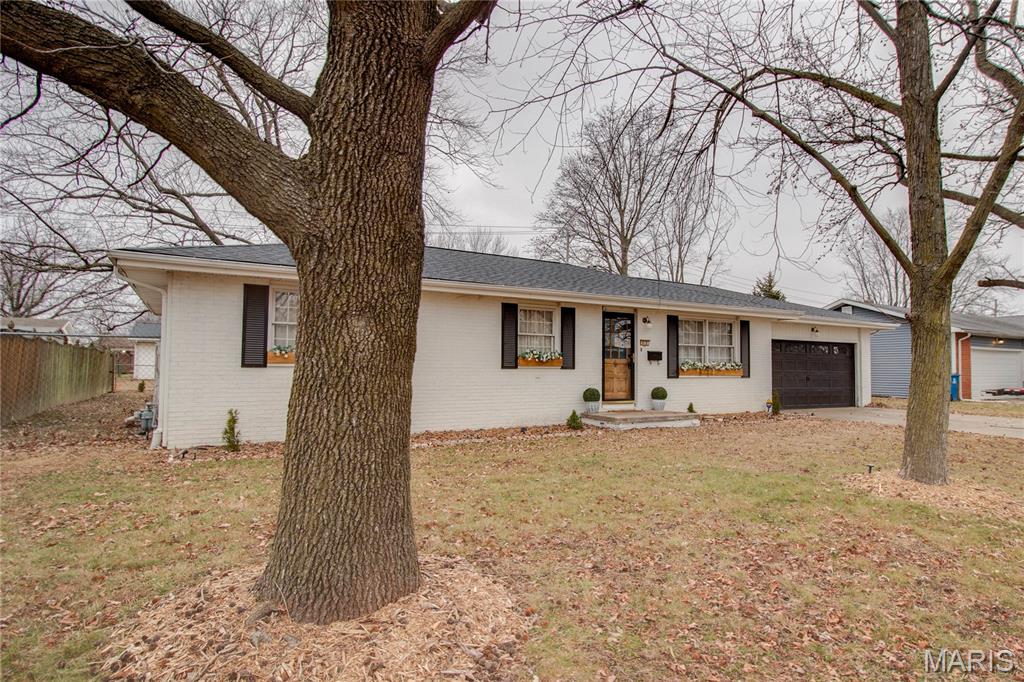 610 Vermont Street Bethalto, IL 62010 - Photo 2 of 36